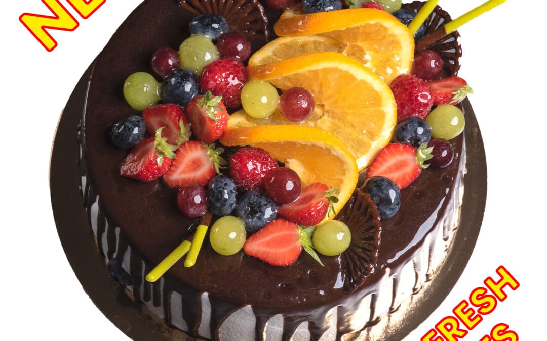 Round Cake with chocolate and Fresh Fruits!